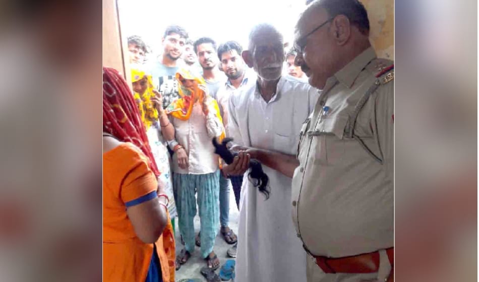 woman saw tantrik and a lady before chopping hair in greater noida 