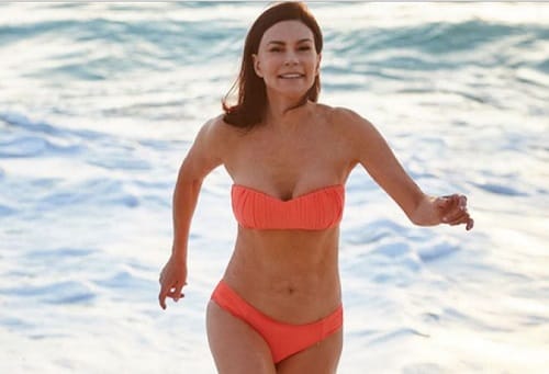 Carolyn Hartz gave up eating suger 28 years ago and now bet you can not guess her   right age