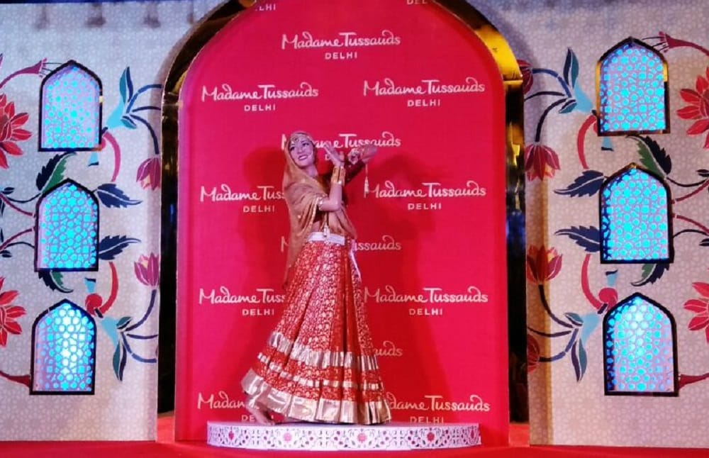 madhubala wax statue in madame tussauds unveils in Mughal E Azam iconic pose