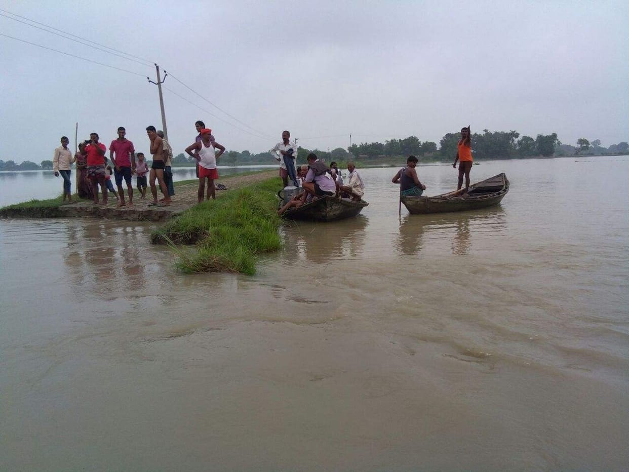 50 thousand population surrounded by floods
