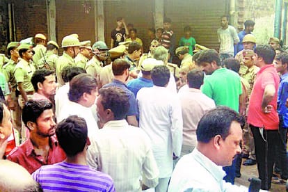 stone pelting and firing on eve teasing in Lucknow.