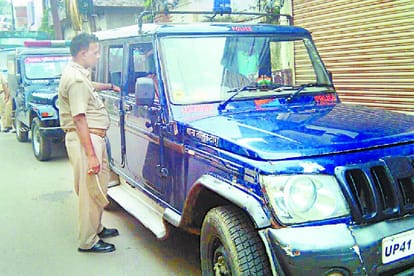 stone pelting and firing on eve teasing in Lucknow.