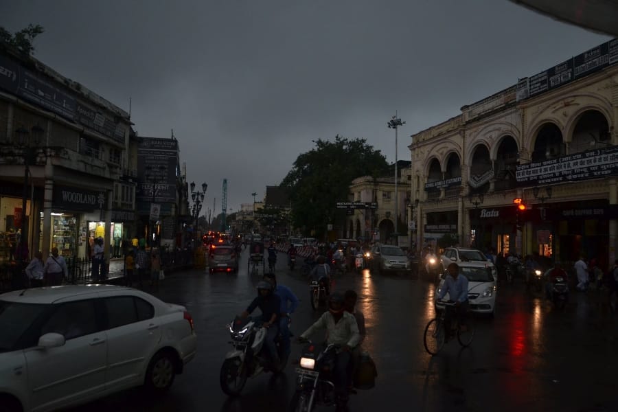 Weather changed in UP: Mercury dropped due to storm and rain in many districts, Meteorological Department pred