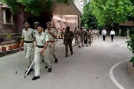 Bullet threatens to blow up the High Court
