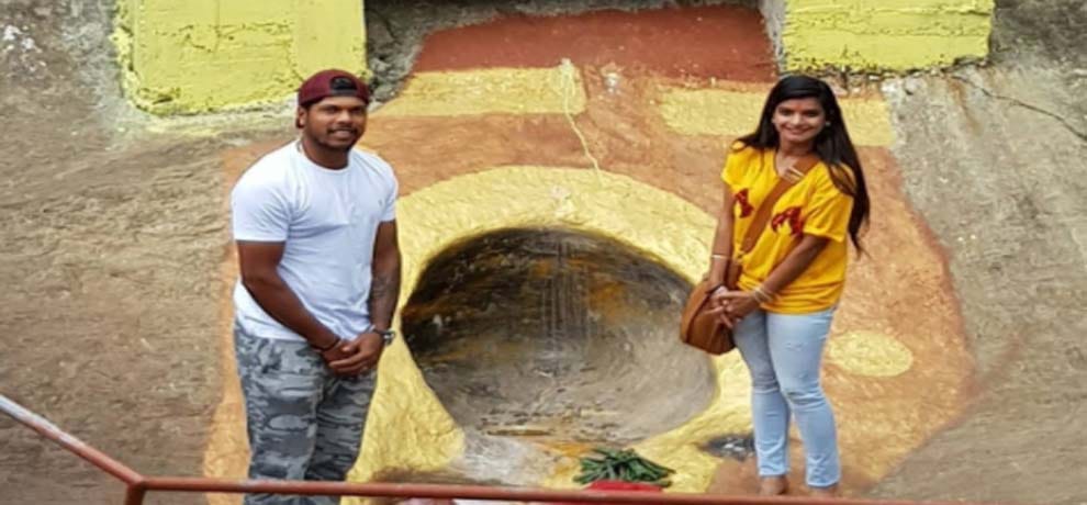 cricketer umesh yadav share foto with wife from ashok vatika in sri lanka 