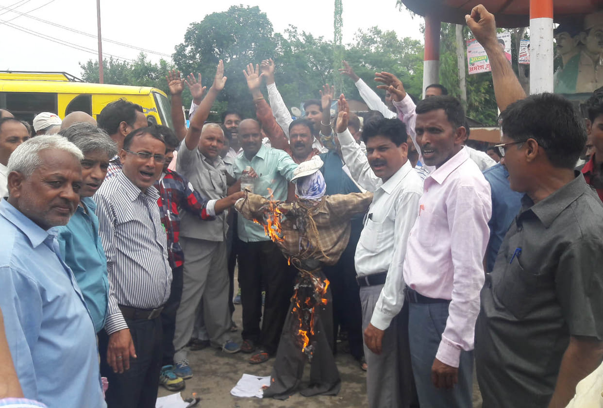 Sloganeering burnt effigy