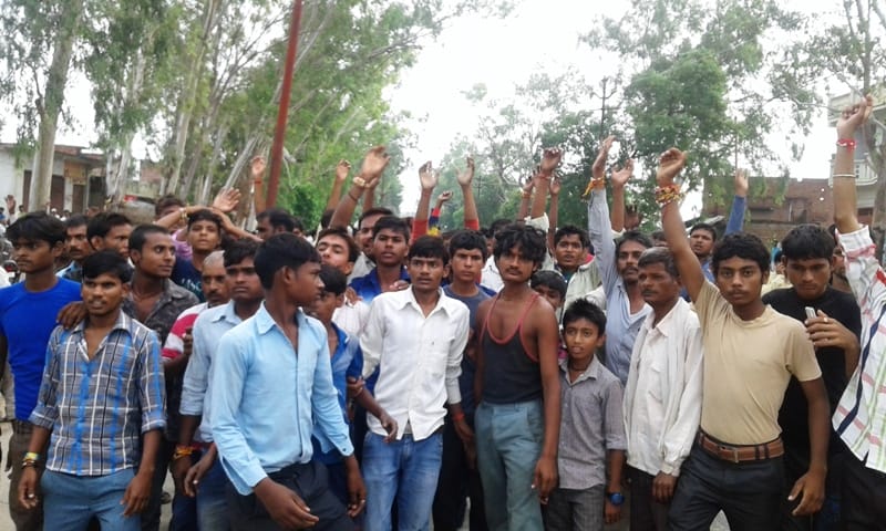 पशु लेकर जा रहे युवक को वाहन ने रौंदा, मौत