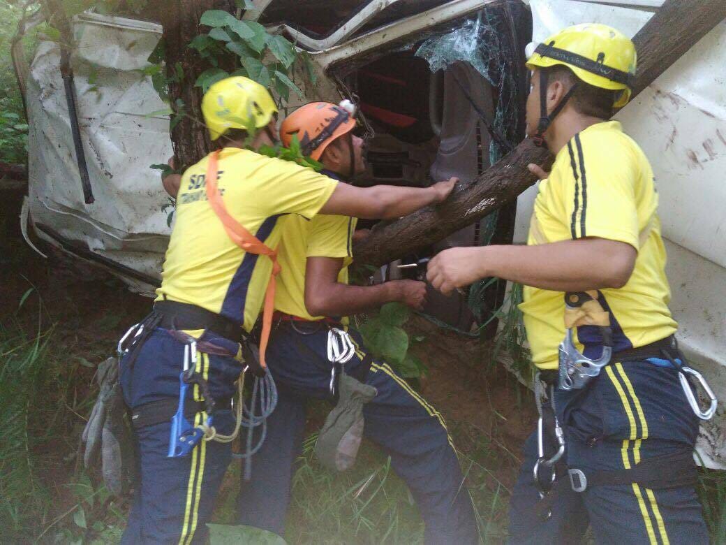 Scorpio fell into ditch at mussoorie
