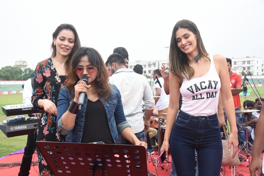 actress valucha disuja and bruna abdullah given her presentation in lucknow