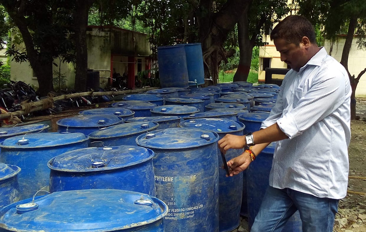 Azamgarh police big success, one crore alcohol recovered, four arrested