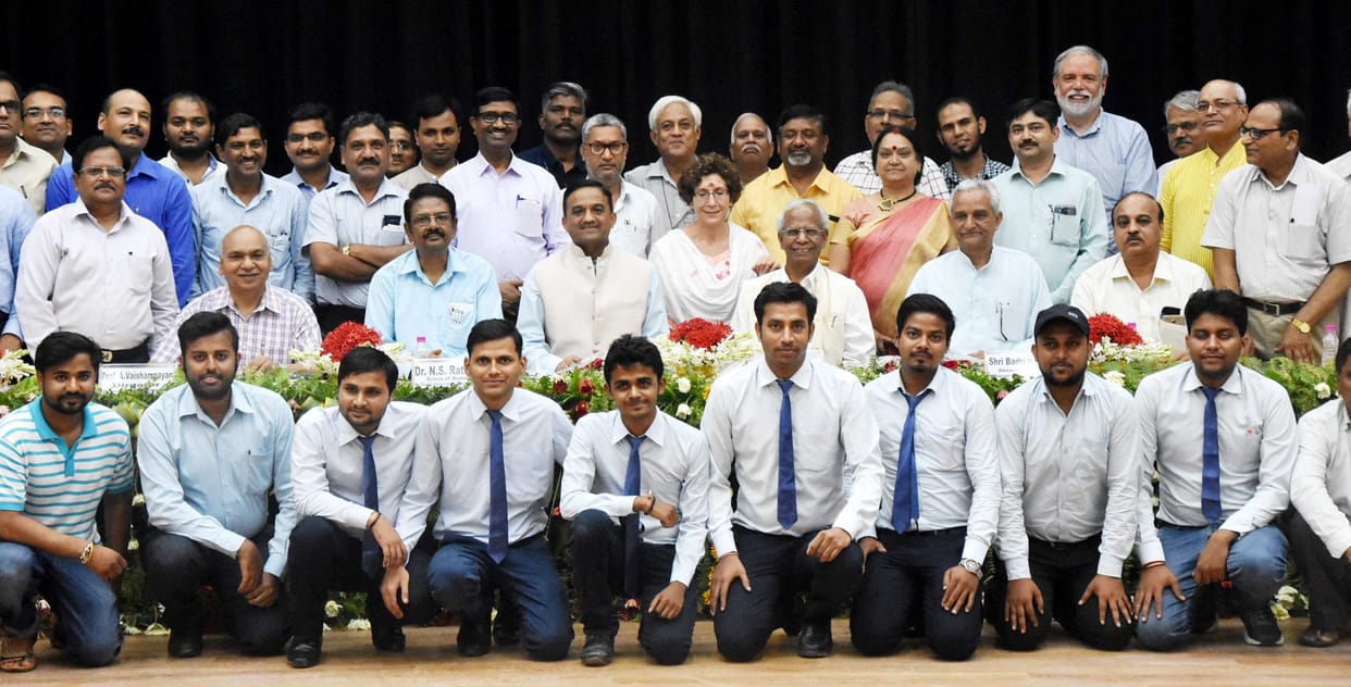 american teachers learn how to herbal farming at bhu