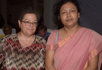 american teachers learn how to herbal farming at bhu