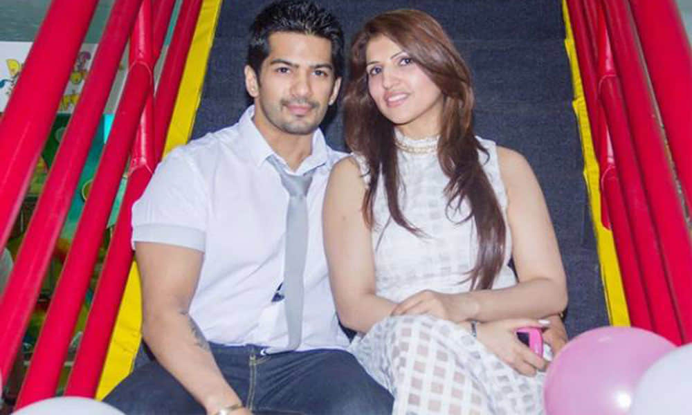 Amit tandon is angry with mouni roy says i do not want to see her face ever again