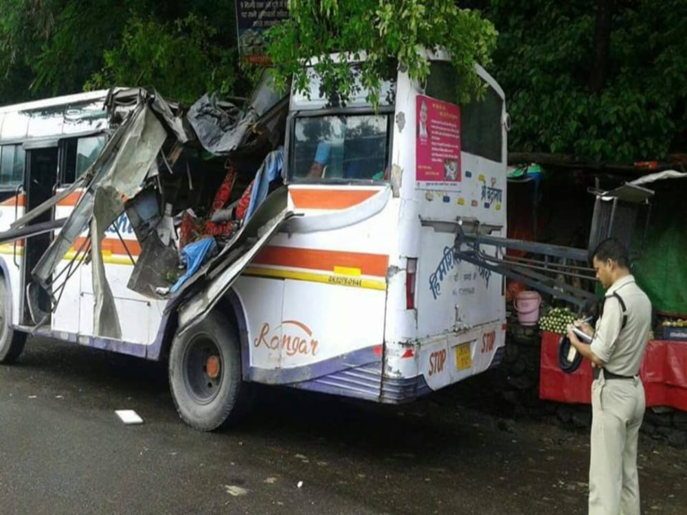miracle save 22 passenger during stone fall on bus 