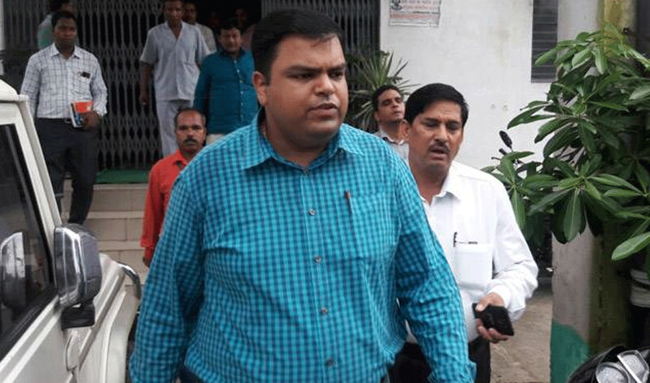 dm muskesh pandey committed suicide because of his mother and wife fights