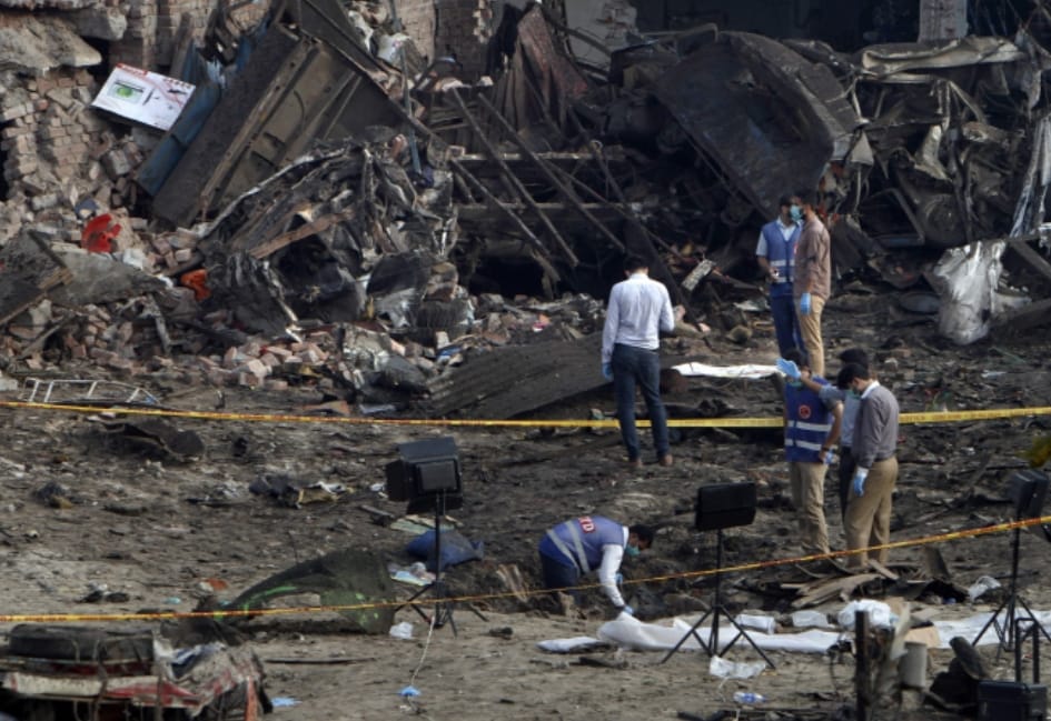 Pakistan: Peshawar mosque blast was revenge against police news and updates in Hindi