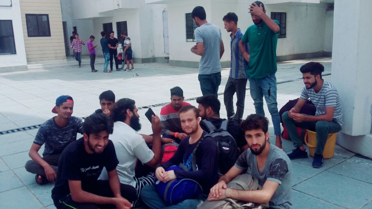 JAMMU KASHMIR STUDENTS out of hostel 