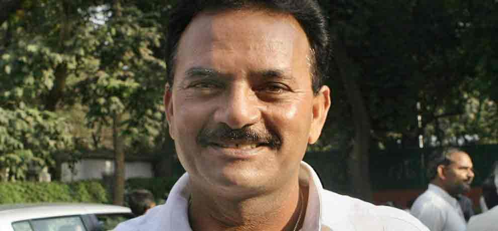 madanlal slams bcci to pay cash rewards to selectors