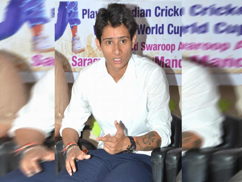 Indian women cricket team player Manasi Joshi talk with students