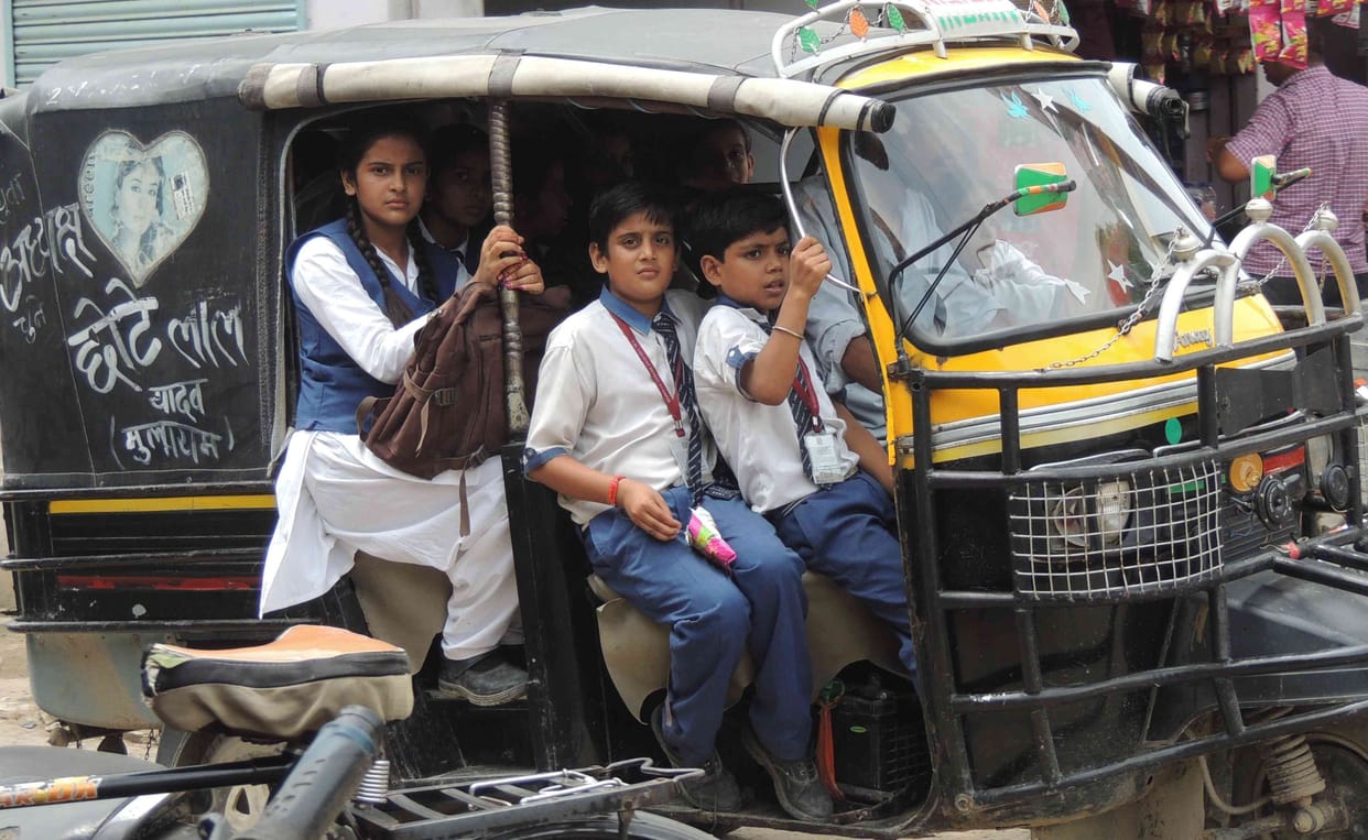 मासूमों की जिंदगी से हो रहा खिलवाड़
