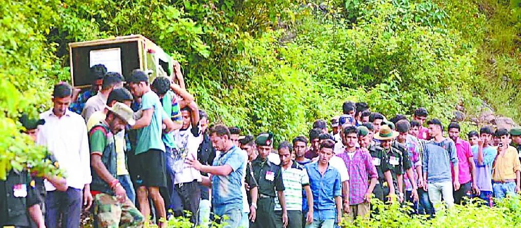 Thousands of humble eyes gave the last farewell to Shaheed Pawan