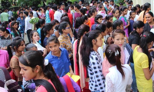 Rush crowd in MB college