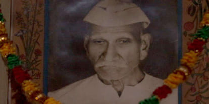 vijayi vishwa tiranga pyara song writer shyam lal gupta story