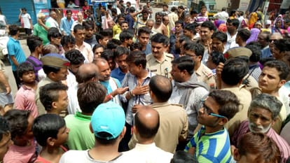 man found hanged in neighbors house in agra 