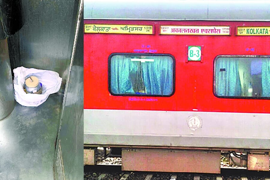 suspected explosive found in akal takht express near amethi uttar pradesh