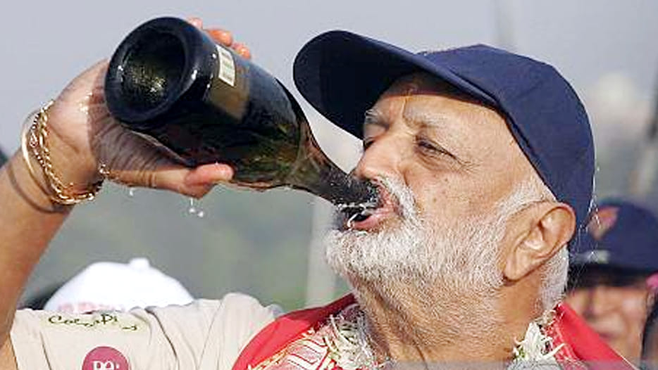 vijaypat singhania luxurious activities