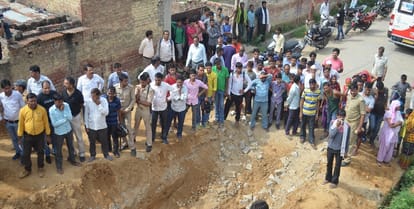 Two laborers buried by the collapse of soil, dead body after hard cocktail