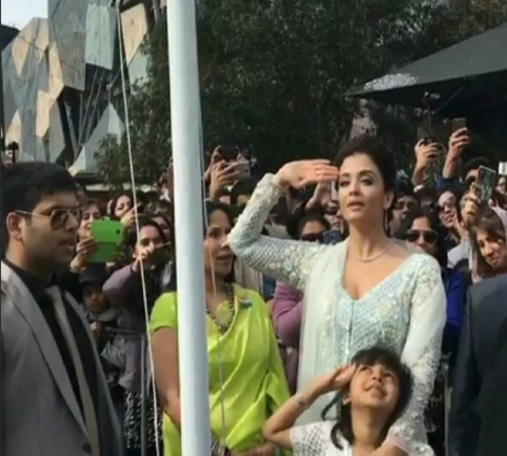Aishwarya Rai Bachchan hosting flag with Aaradhya at Melbourne