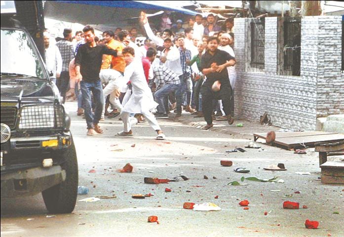 aligarh on the demand of compensation in double murder case