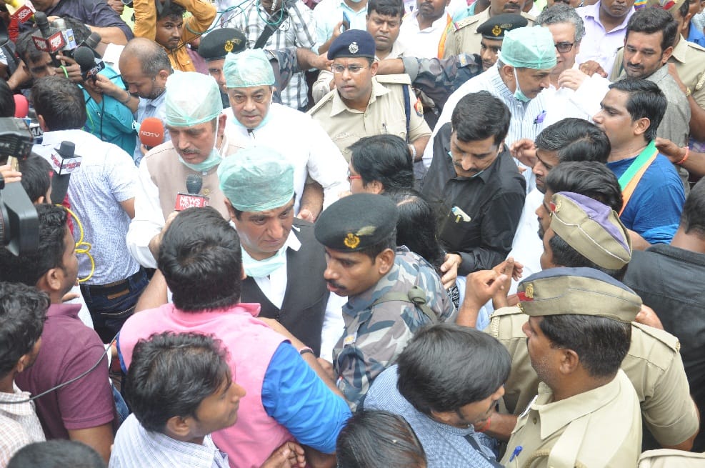 सीएम योगी देश से माफी मांगें- कांग्रेस