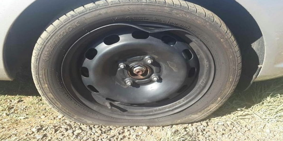 tire burst on Lucknow-Agra Express way home secretary injured