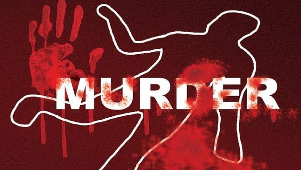 The young man cut the mother and daughter with a sharp weapon