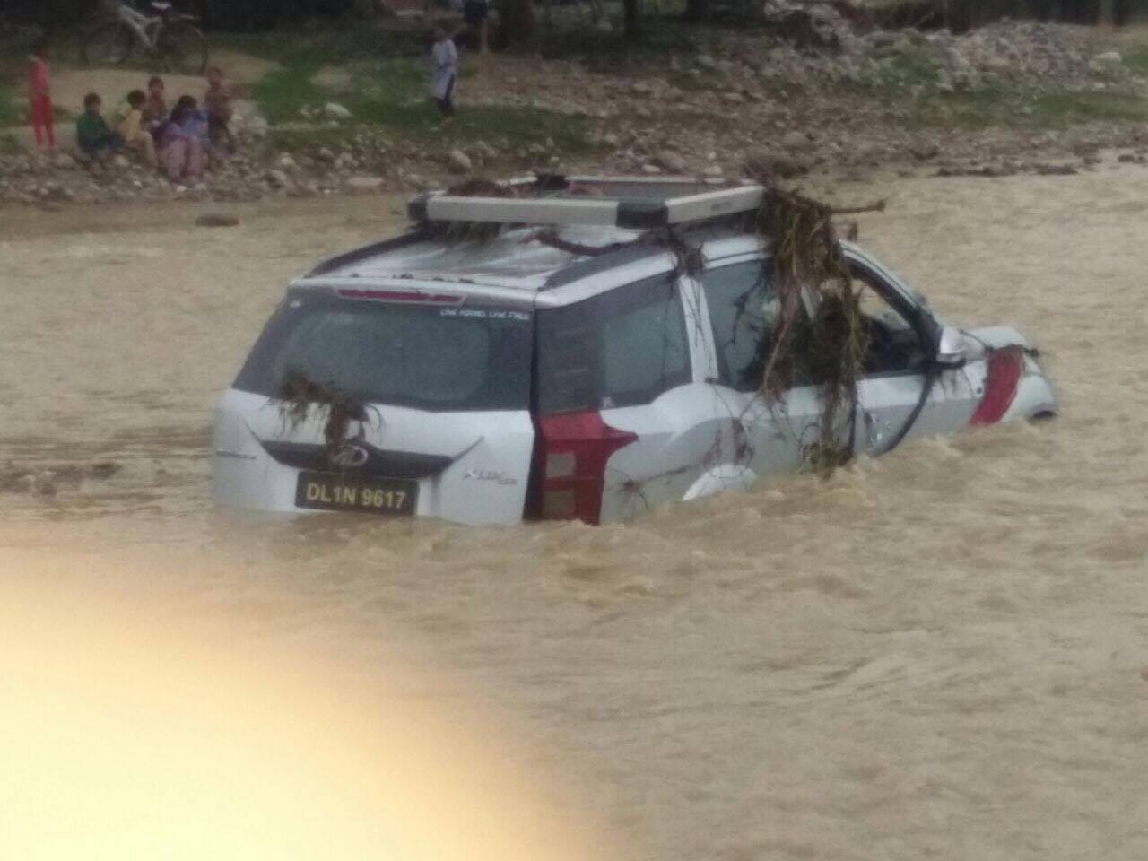 amity university students flow in river