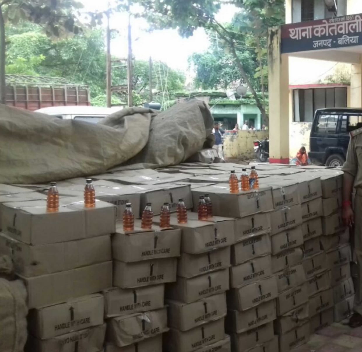 Two people arrested with liquor worth Rs 21 lakh