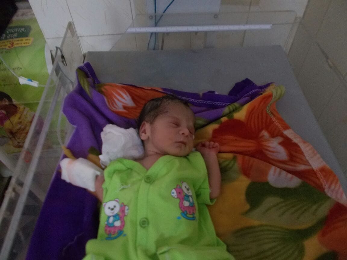 people found a Newborn baby in box