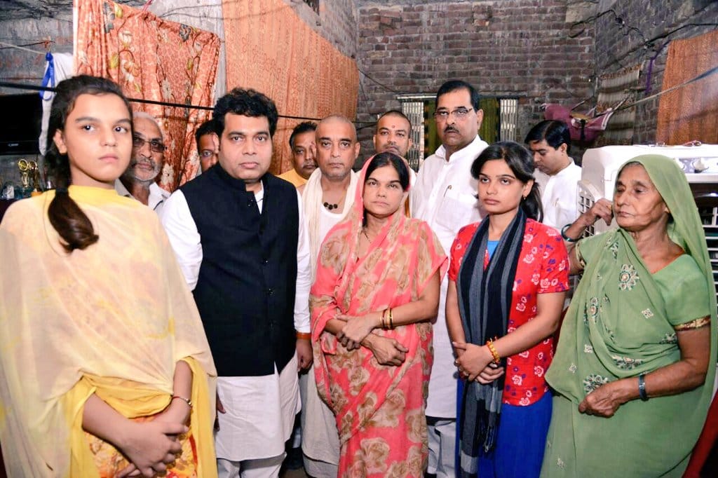 Ragini murder Power minister meet family of victim, accused in Pakso