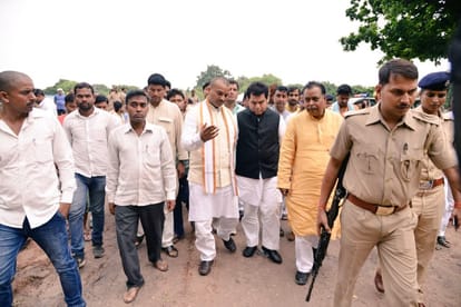 Ragini murder Power minister meet family of victim, accused in Pakso