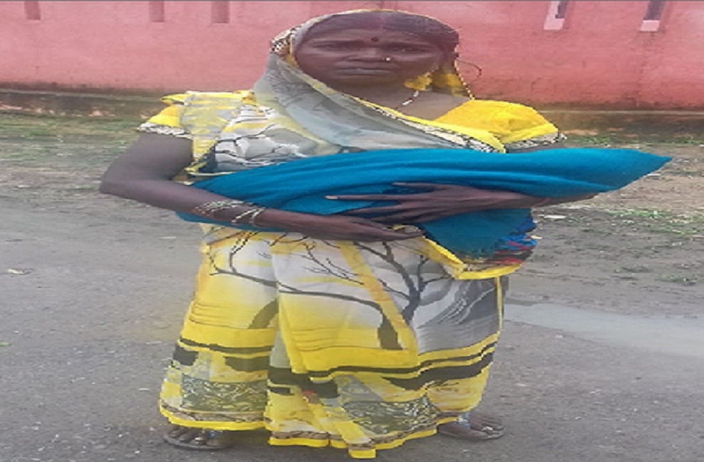 Woman straying with a newborn body in Siddharthnagar