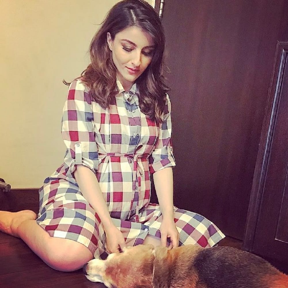 kareena kapoor sister in law soha ali khan posts baby bump photos on instagram 