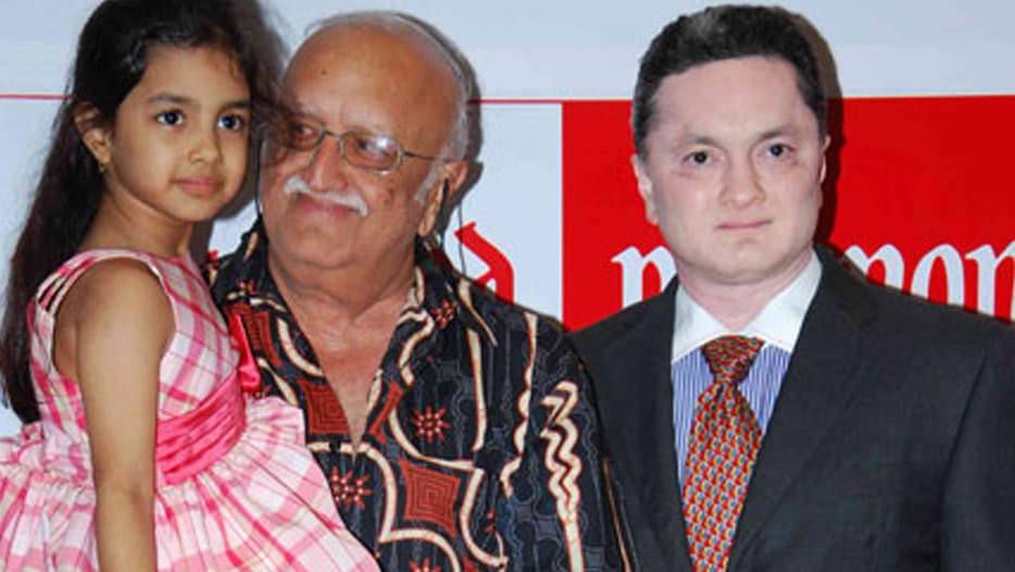 raymond founder vijaypat singhania planning to oust son from company