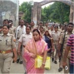 चुनाव जीतने के बाद जाती अर्चना यादव