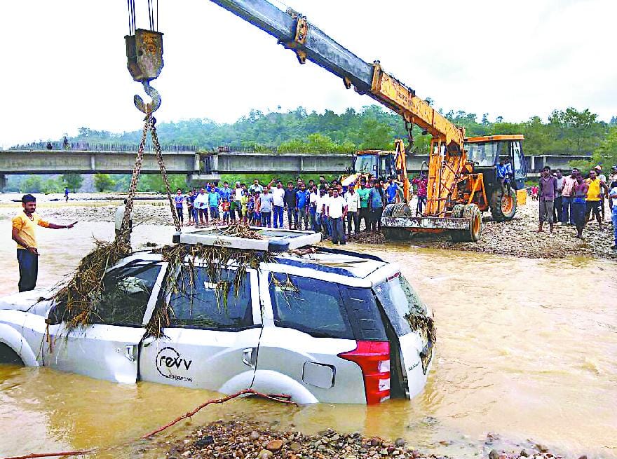 Bodies of two students drowning in the canal