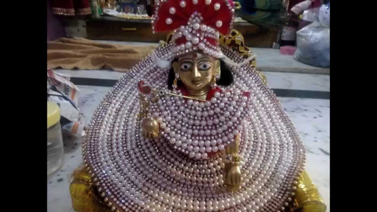 Janamashtami 2017: keep these things while worship of lord krishna idol