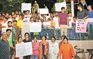 Opposition to oppose the incident of Gorakhpur
