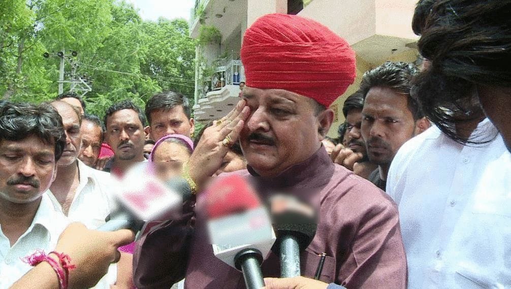 bjp mla bhawani singh rajawat cried after seeing dead bodies of road accident victim