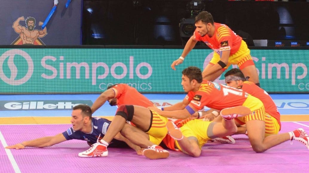 Pro Kabaddi League 2017: Gujarat Fortunegiants beat Dabang Delhi by 29-25 